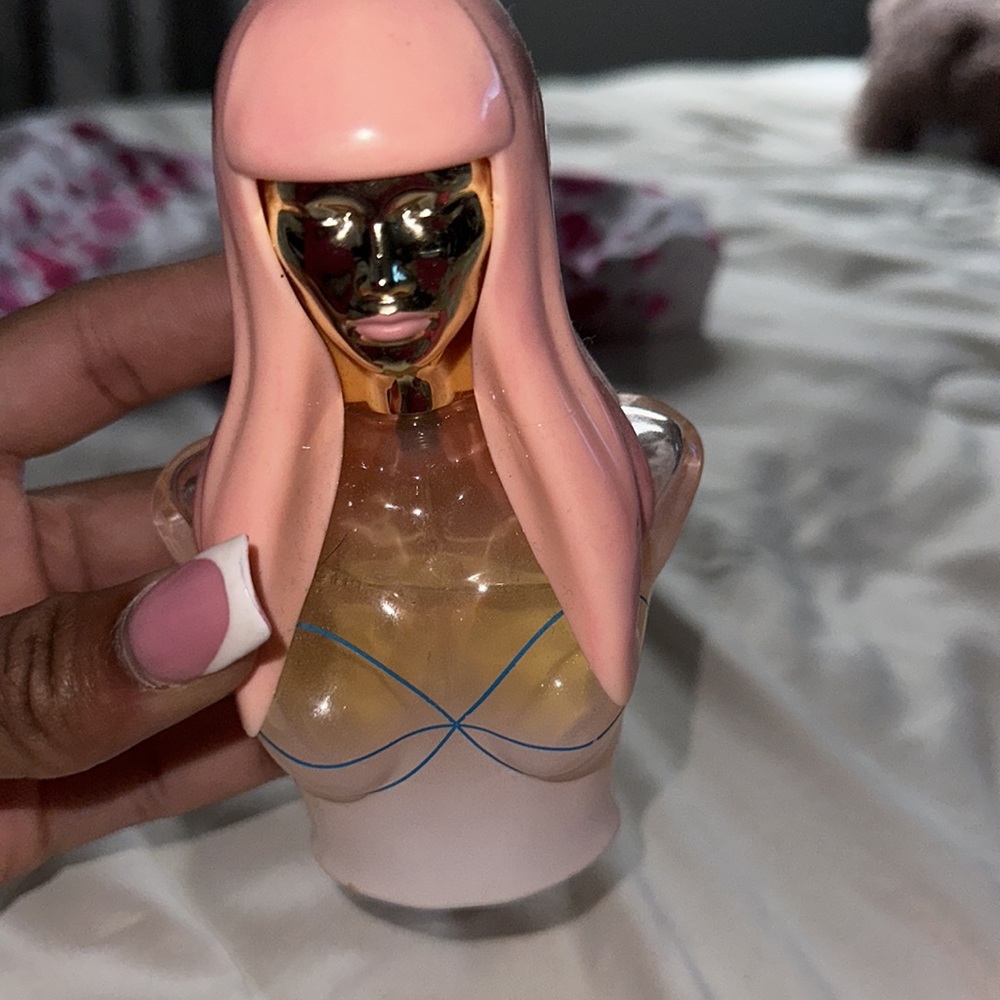 Nicki Minaj - Picture 2 of 6